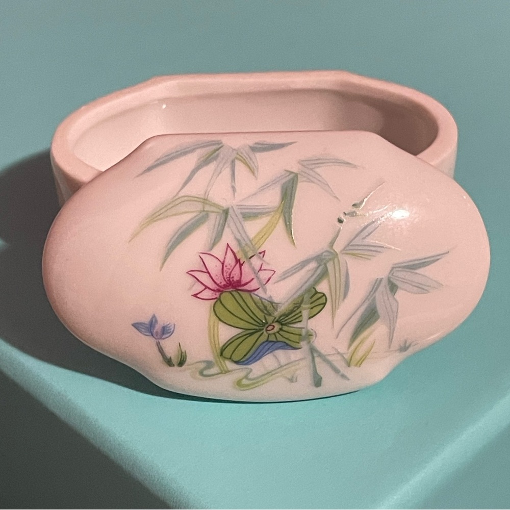 Porcelaine Limoges Castel France Flower Butterfly Trinket Box